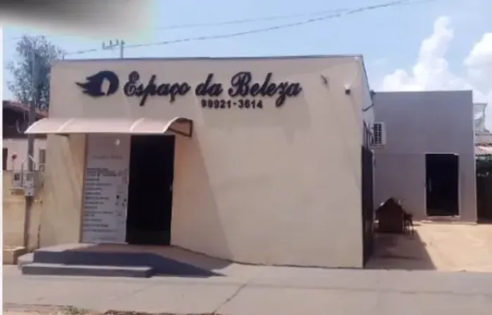 Vendo casa com ponto de comércio na frente