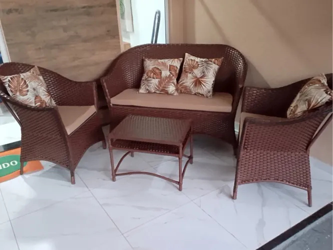 Conjunto de Sofá e Poltronas em Fibra Sintética