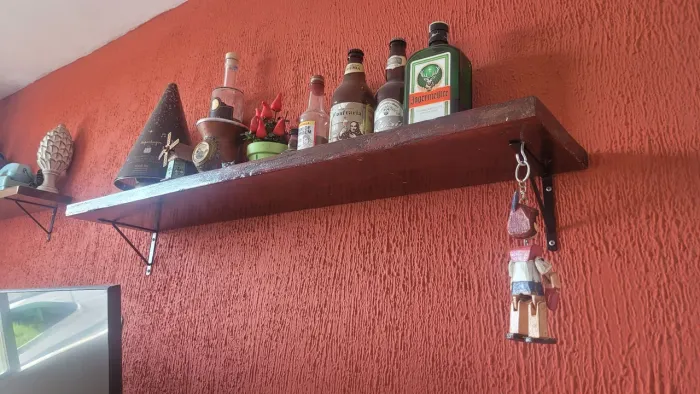 Prateleira de madeira para organização