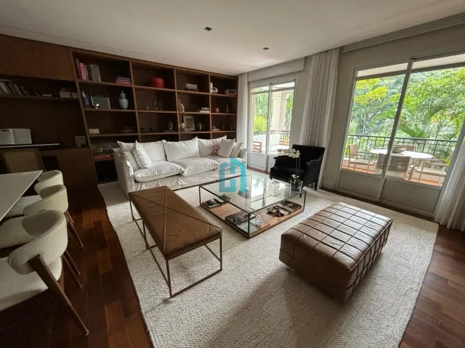 Apartamento reformado a venda Alto de Pinheiros