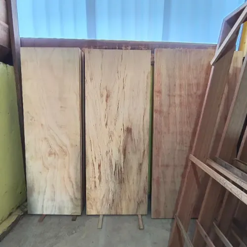 PORTA PARA PINTURA DE MADEIRA VIROLA SARRAFEADA LISA