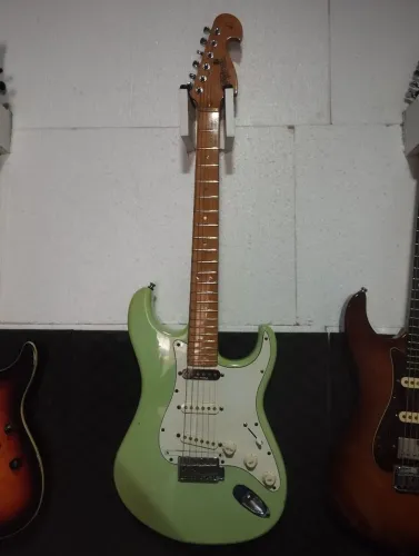 Guitarra Tagima handmade Brasil tarraxas Gotoh e cap malogoli no braço 