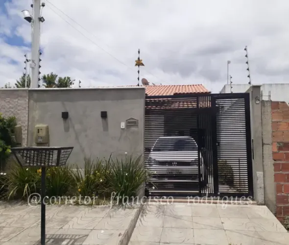 Excelente Casa 3/4, sendo uma suíte, no bairro Mangabeira.