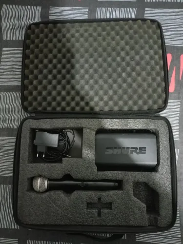 Microfone completo da shure modelo BLX4, por favor ler a descrição do anúncio.