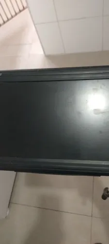 Vendo uma tela de som para seu carro 