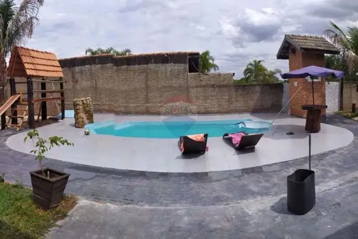 Chácara à venda com 2 quartos, 2 banheiros e piscina, Cosmópolis/SP