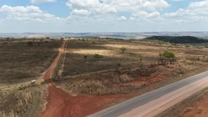 Fazenda a venda na DF-190 com 201 hectares beira do asfalto plana