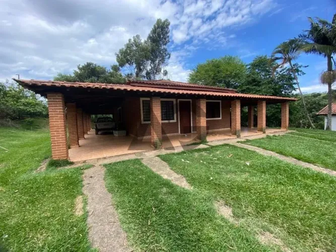 Sítio | Próximo do Asfalto | Casa Sede | Lago e Nascente | em Serra Negra-SP