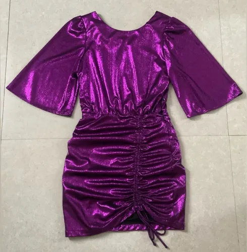 Vestido roxo vibrante e brilhoso - Marca Two me - Tamanho P