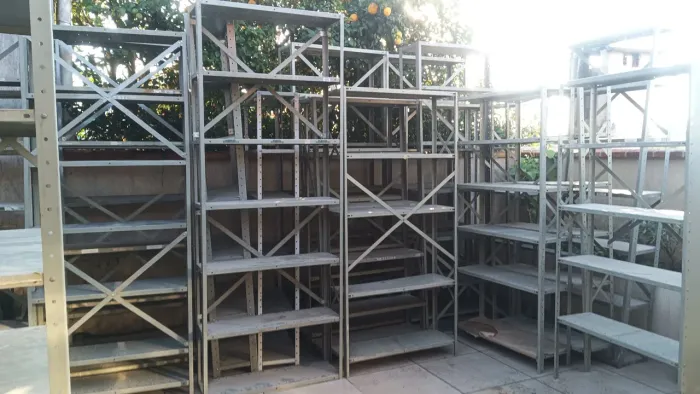 Estantes de Metal para Organização - Várias Unidades