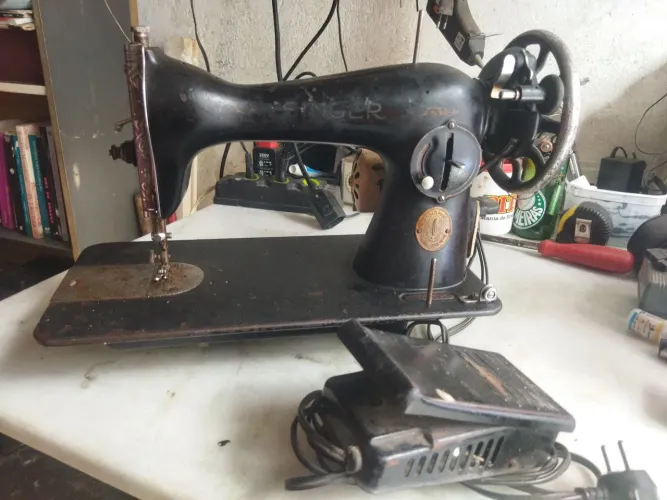 Máquina de Costura Singer Antiga