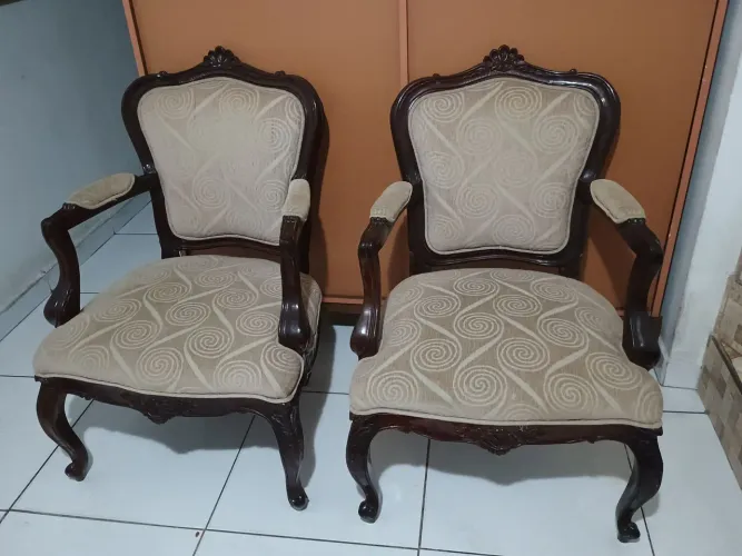 Par de Poltronas em Madeira Maciça Luiz XV