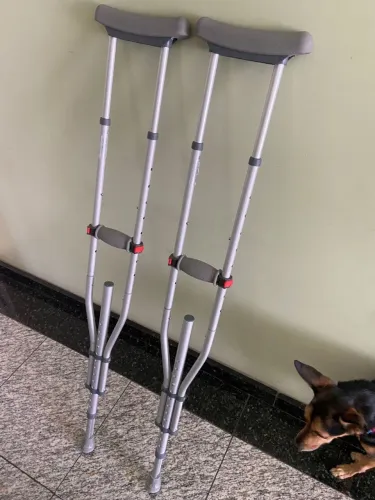 Par de Muletas - Para auxiliar na sua recuperação