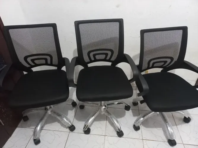 Cadeira de Escritório Giratória Preta