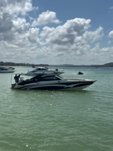 Lancha Azov 380 (2025) - Apenas 45h de Uso