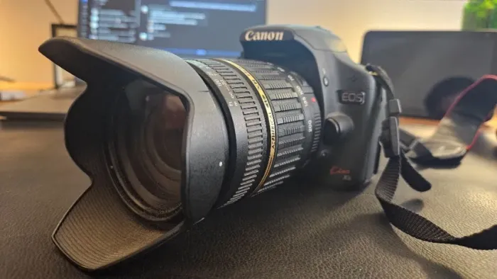 Camera Canon Kiss X3 (EOS 500D / T1i) + lente 18-200