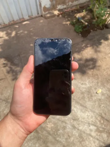 iPhone 11 64GB Preto - Para Retirada de Peças / Não Liga