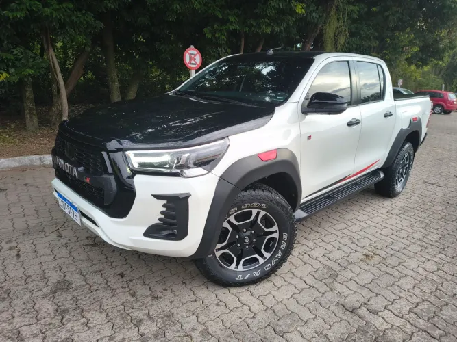 Toyota Hilux CD Gr-s 4X4 2.8 TDI Dies. Aut. 2022