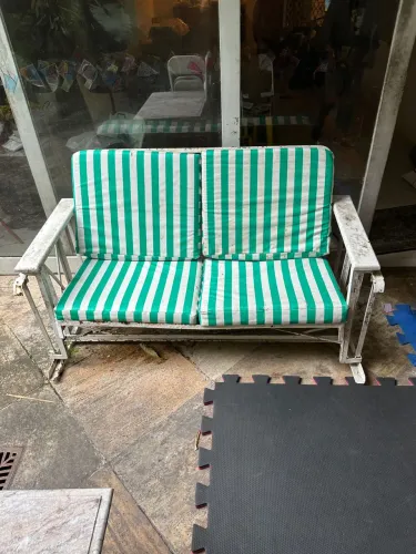 Poltrona balanço de ferro antiga 