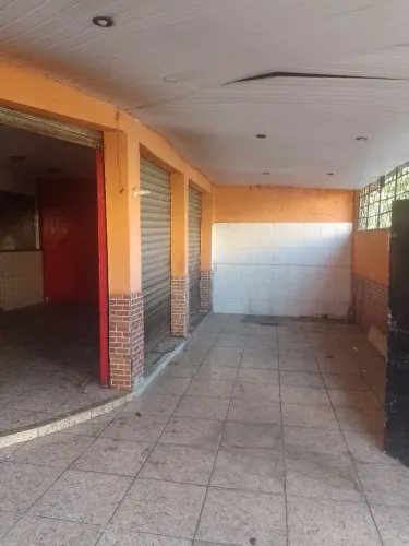 VENDO PRÉDIO COMERCIAL,EM LOCALIZAÇÃO PRIVILEGIADA EM BANGU !