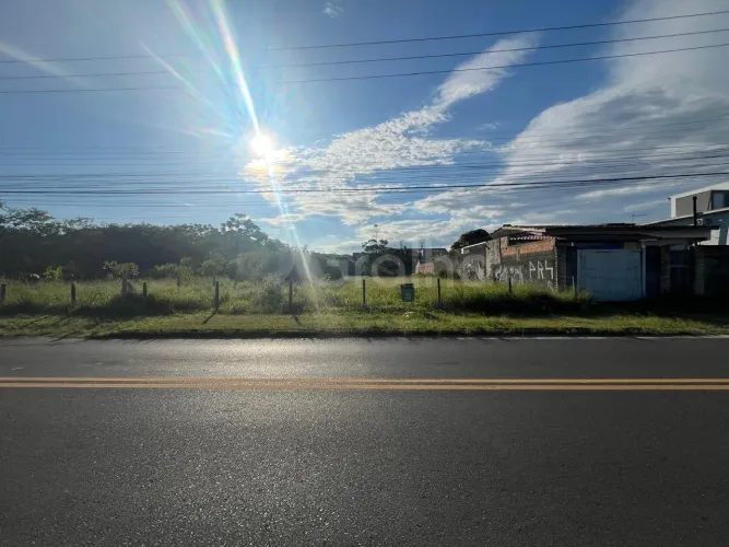 Terreno de 668m² no Morro das Pedras