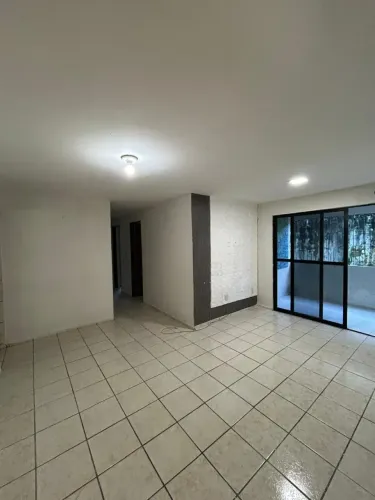 Alugo excelente apartamento térreo no Cristo Redentor, 03 quartos + DCE, R$ 1.250,00 Cond.