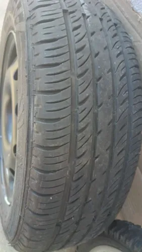 Pneu com roda de ferro Ford aro 14