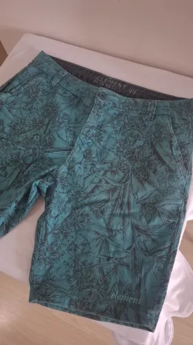 Bermuda ELEMENT sarja verde estampada floral 44