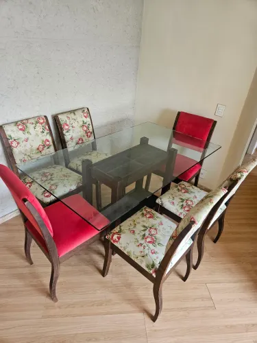 Mesa de vidro com 6 cadeiras