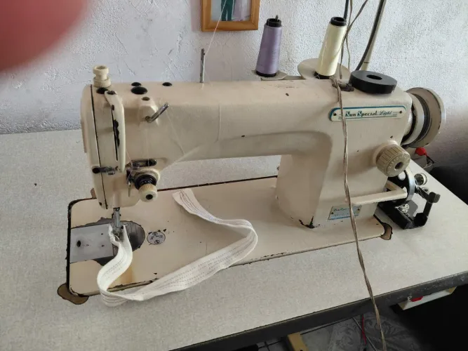 MÁQUINA DE COSTURA RETA SAN SPECIAL 
