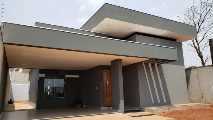 Rita Vieira - Imóvel Aconchegante com Suíte Master, Espaço para Piscina e Garagem Ampla