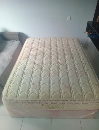 Cama de casal - colchão + base