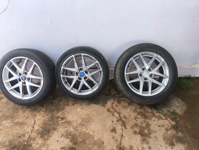 3 Rodas Aro 17 Ford fusion 2010 e um aro 20