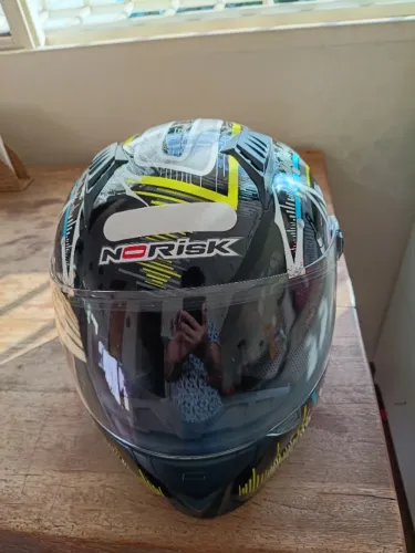Vendo capacete norisk feminino semi-novo NBR 7471 Tam. 58