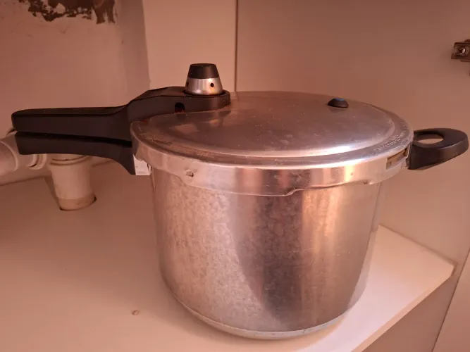 Panela de Pressão Nigro Eterna 6 Litros - Pouco Usada