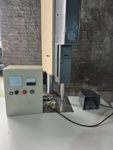 Máquina de costura ultrassonica
