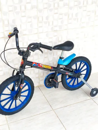 Bicicleta infantil semi-novo aro 16