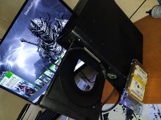 Xbox 360 desbloqueado (detalhe na carcaça)