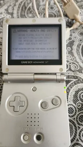 Relíquia Retrô: Nintendo Game Boy Advance SP Prata + Cartucho com Milhares de Jogos!