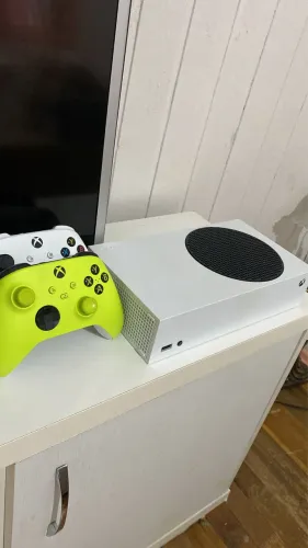 Xbox séries S + dois controles!