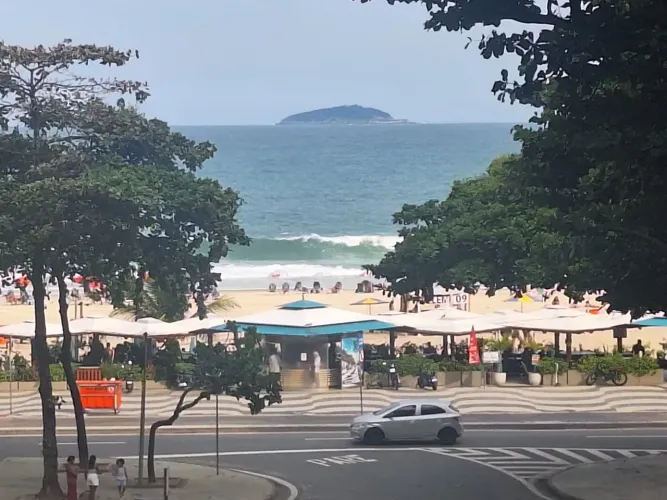 Imóvel para aluguel com 60 metros quadrados com 2 quartos em Leme - Rio de Janeiro - RJ