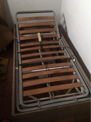 Cama hospitalar motorizada com controle