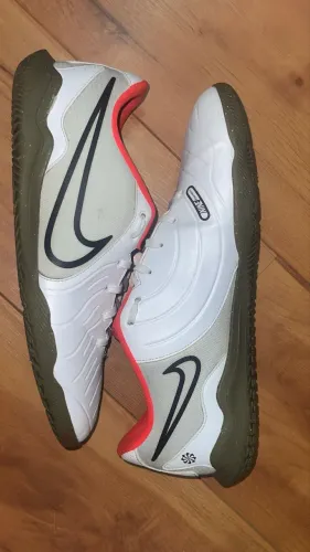 Chuteira Nike Tiempo 10