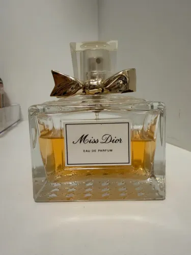 Perfume original, Miss Dior, frasco de 100 ml com aproximadamente 70 ml de líquido