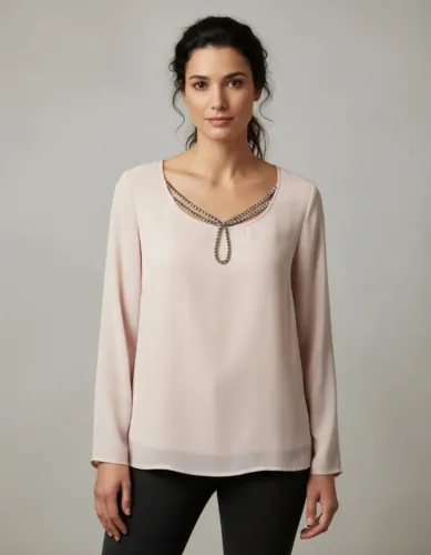 linda blusa em viscose com aplicações