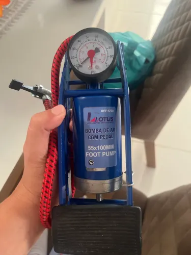 Bomba de ar com pedal