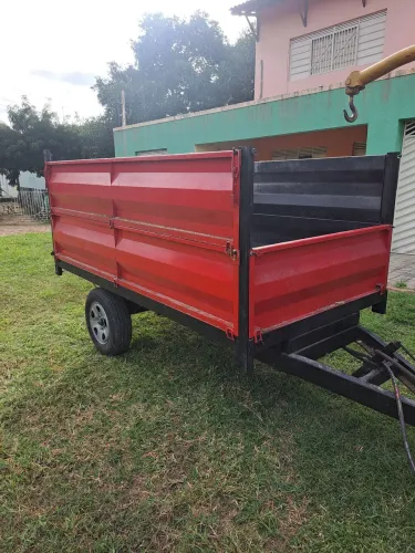 Reboque basculante para trator 