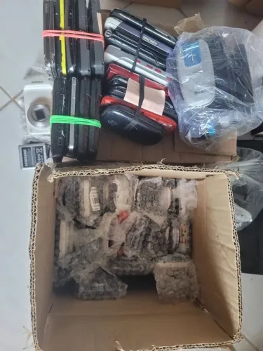Coleção celular 300 peças alguns raros