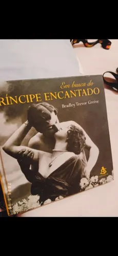 Livro " em busca do príncipe encantado " autor Bradley Trevor Greive