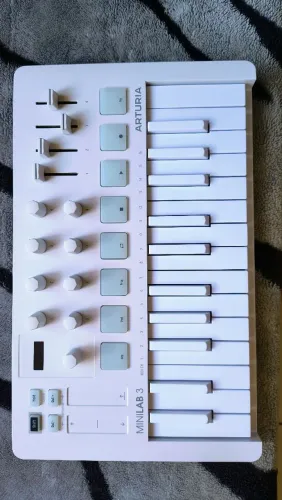 Controlador Midi Arturia Minilab 3